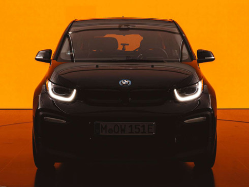 BMW i3 med orange baggrund