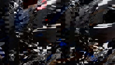 Et nærbillede af delene på en motorcykel.