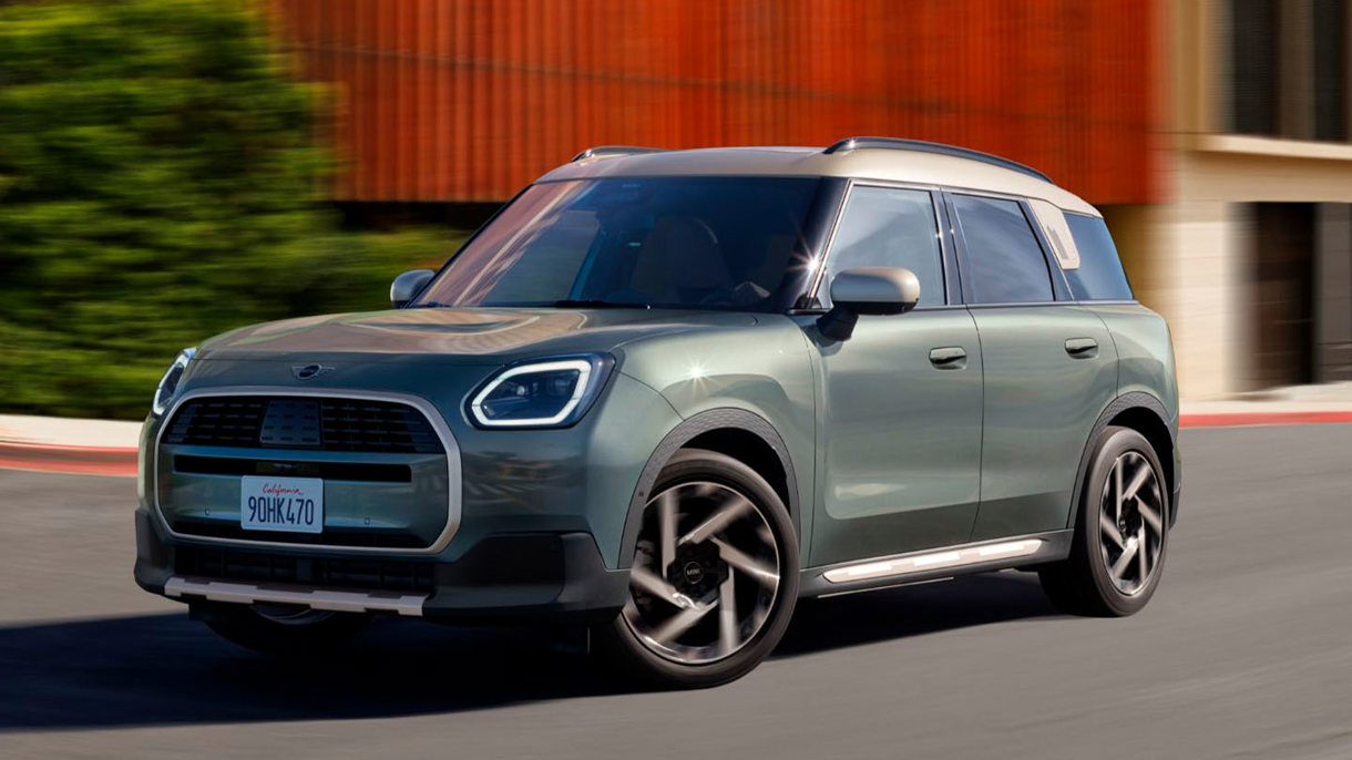 Siden af kørende MINI Countryman