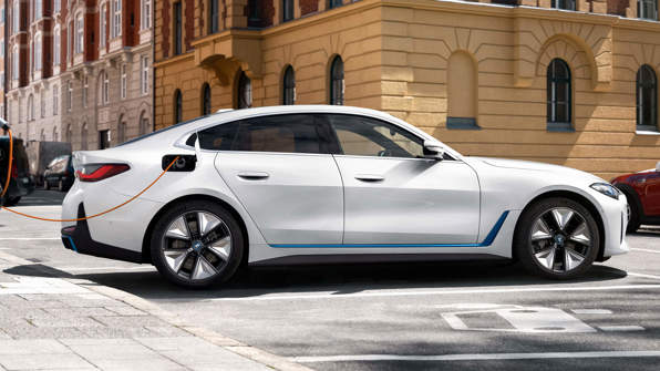 Fuldt elektrisk BMW-køreglæde i en elbil