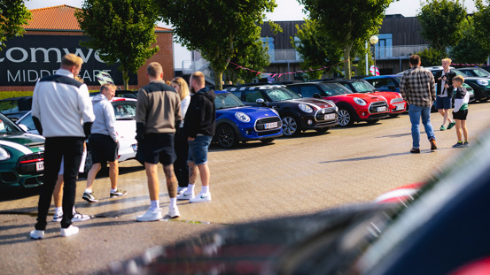 Mennesker og MINI'er ifm. MINI Rally 2024.