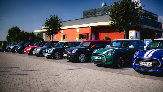 Forskellige MINI-modeller parkeret ifn. MINI Rally 2024.