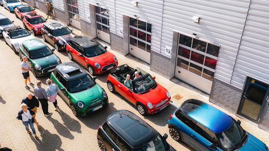 Mennesker og MINI'er ifm. MINI Rally 2024.