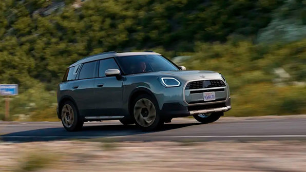 Du kan naturligvis også vælge MINI Countryman i benzin-udgave