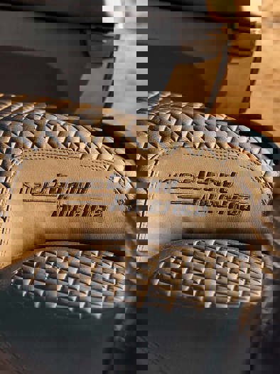 Et nærbillede af sædet på en BMW Motorrad K 16000 Grand America.