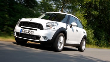 2010-2011: MINI udvider familien