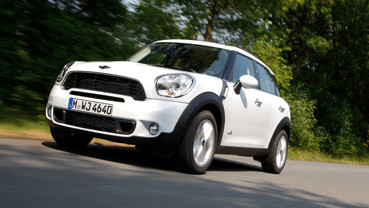 2010-2011: MINI udvider familien