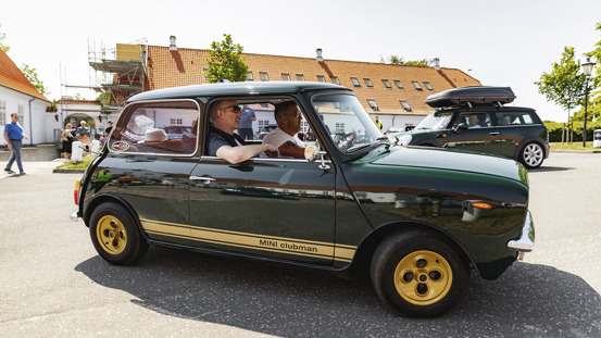 Ældre grøn MINI Clubman.